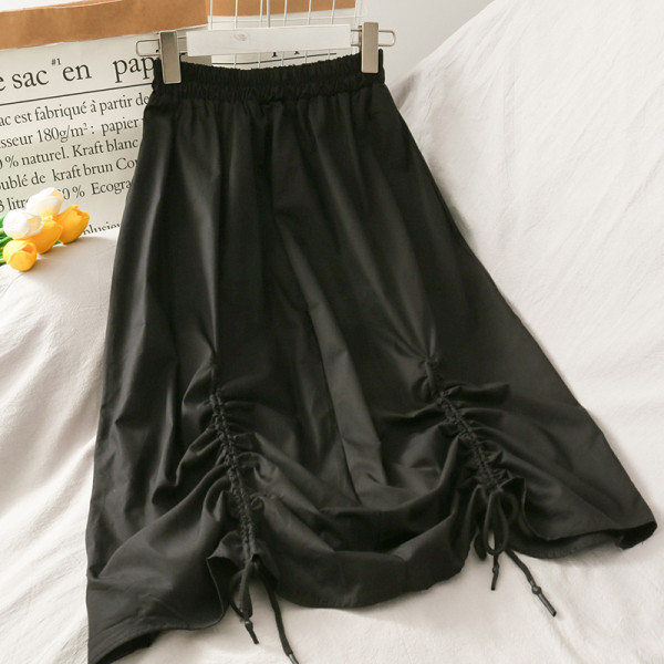 Pikk naiste seelik lipsudega