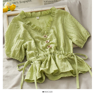 Modern női pofa gombokkal és nyakkendőkkel