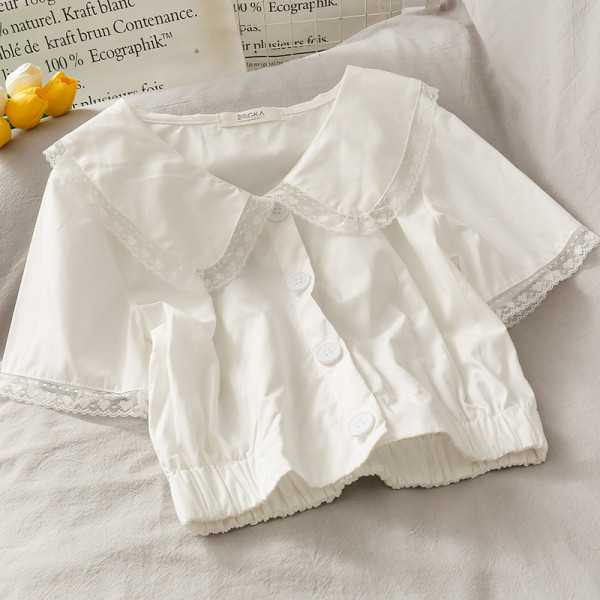 Bluza de dama cu nasturi si elemente din dantela