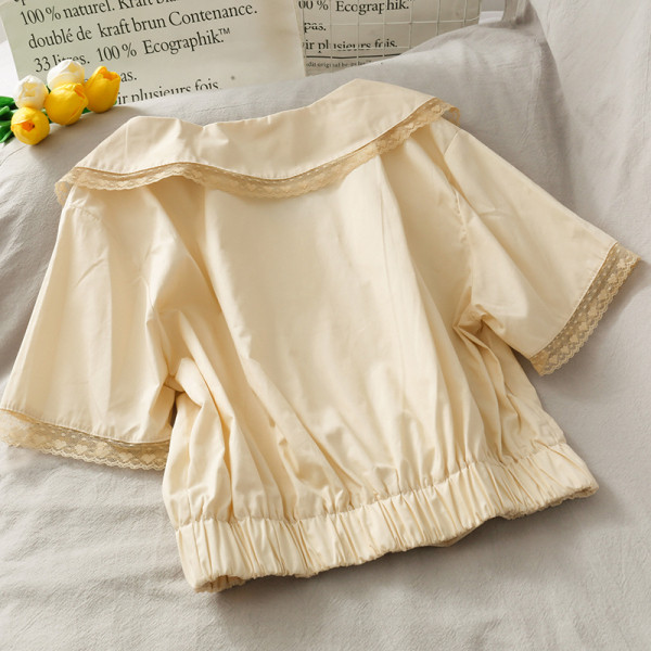 Bluza de dama cu nasturi si elemente din dantela