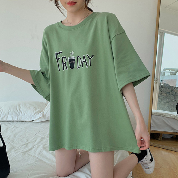 Lai naiste t-särk ümara kaelusega ja kirjaga