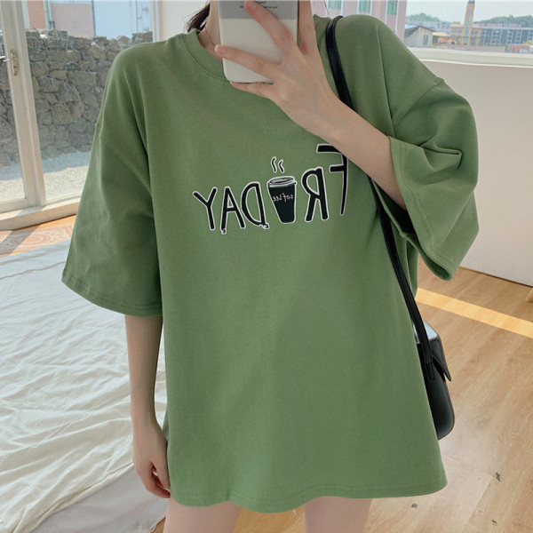 Lai naiste t-särk ümara kaelusega ja kirjaga