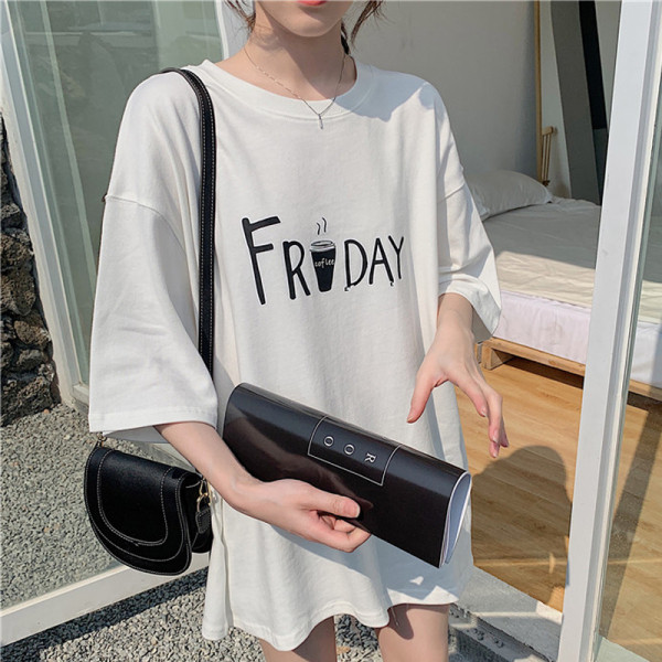 Lai naiste t-särk ümara kaelusega ja kirjaga