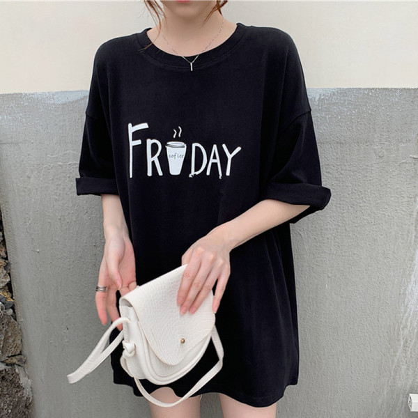 Lai naiste t-särk ümara kaelusega ja kirjaga