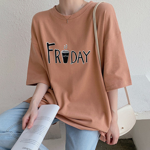 Lai naiste t-särk ümara kaelusega ja kirjaga