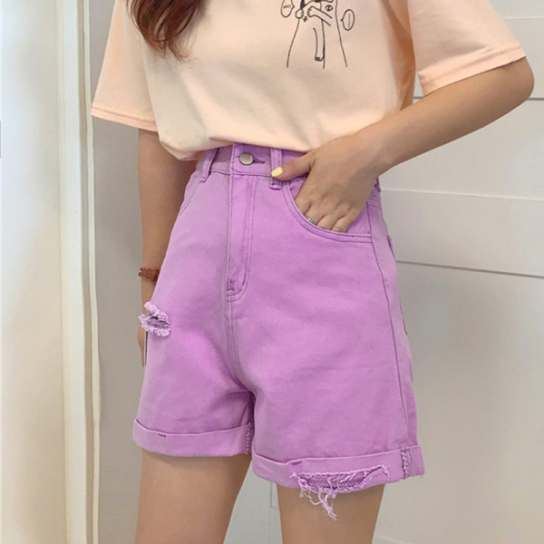 Pantaloni scurți mov cu talie înaltă și motive rupte