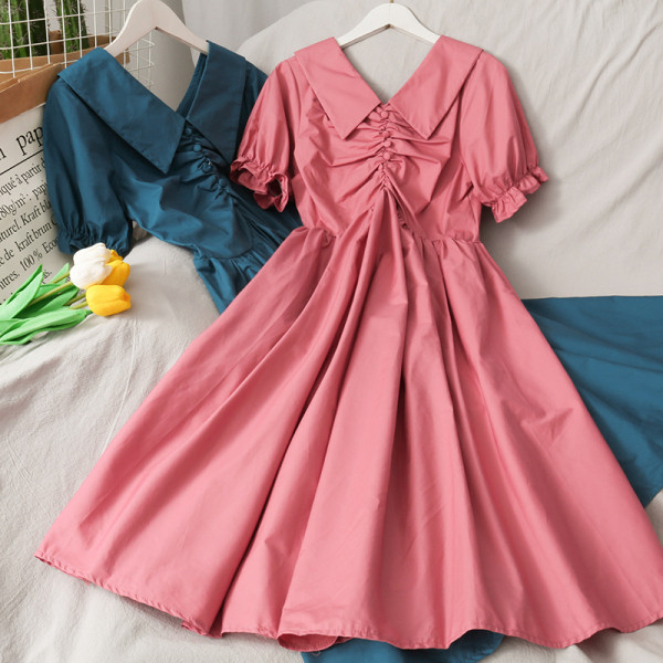 Rochie lungă de damă cu decolteu spitz și strâns în față