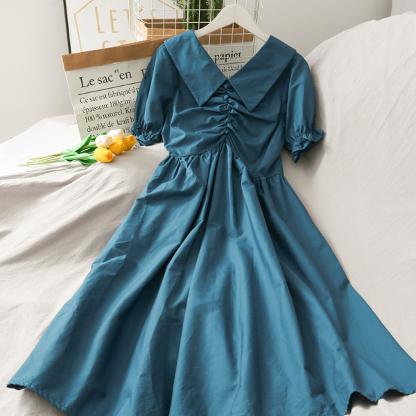 Rochie lungă de damă cu decolteu spitz și strâns în față