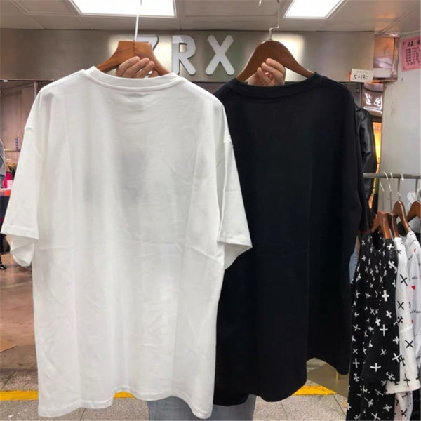 Tricou de damă actual cu decolteu oval și inscripție