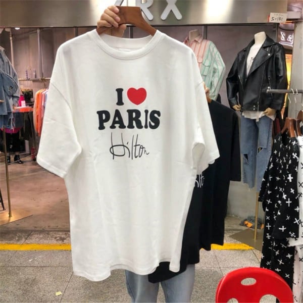 Tricou de damă actual cu decolteu oval și inscripție