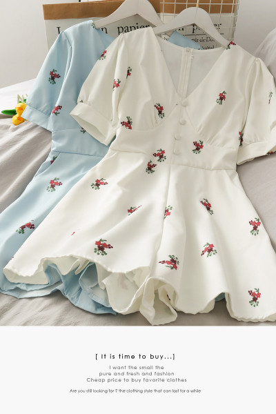 Salopetă de damă modernă cu nasturi cu decolteu în V