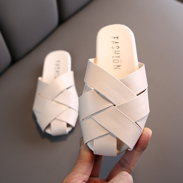 Model nou de papuci copii din piele ecologica pentru fete