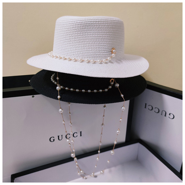 Dabartinė moteriška kepurė su kutais ir grandinėle su perlais