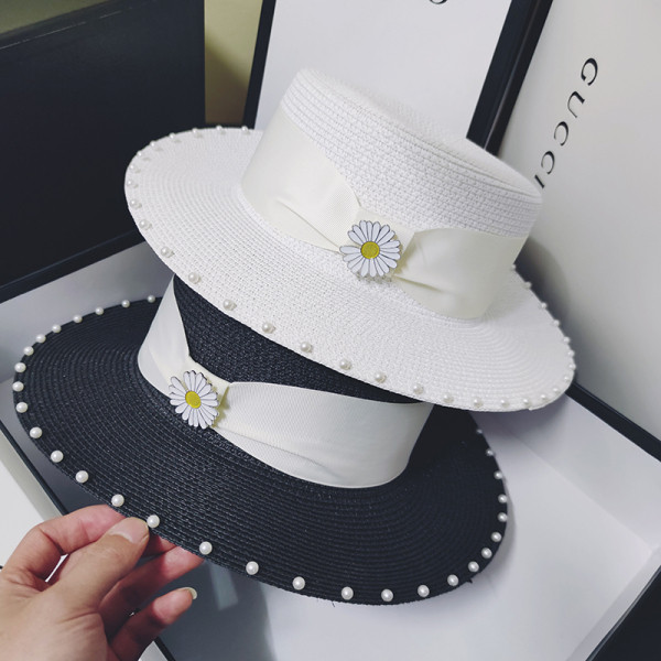 Naiste müts narmaste ja pärlitega