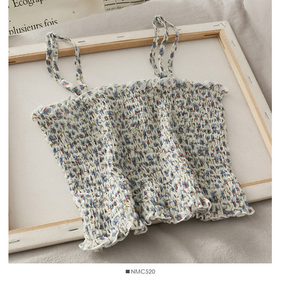 Pieguļošs sieviešu krekliņš ar plānām lencēm