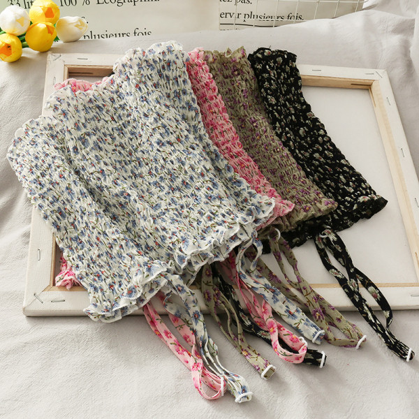 Pieguļošs sieviešu krekliņš ar plānām lencēm