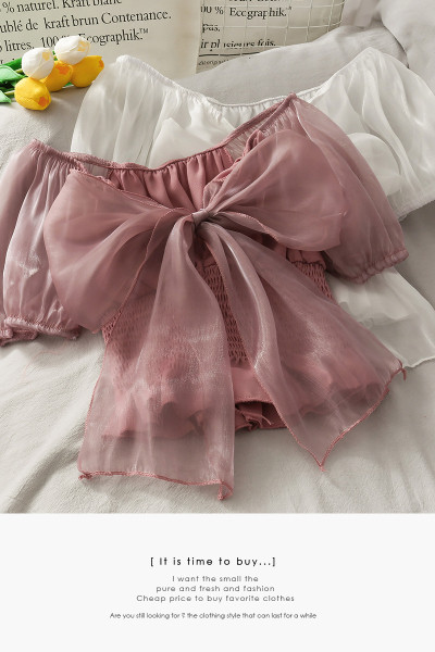 Kaasaegne naiste lühikeste varrukate ja tülli pluus