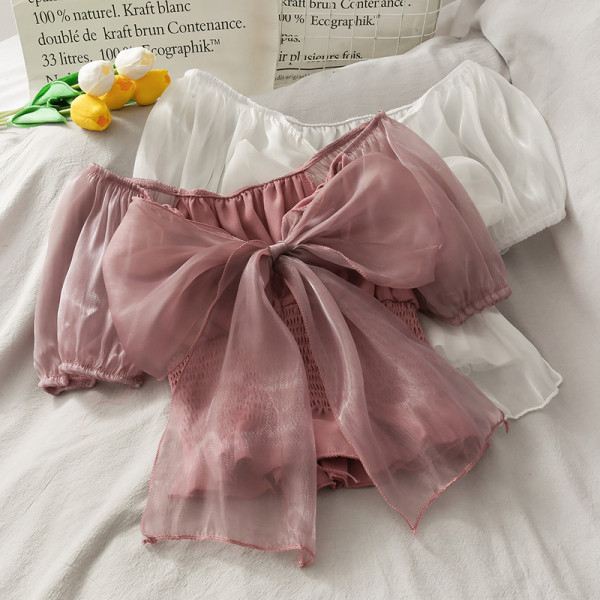 Kaasaegne naiste lühikeste varrukate ja tülli pluus