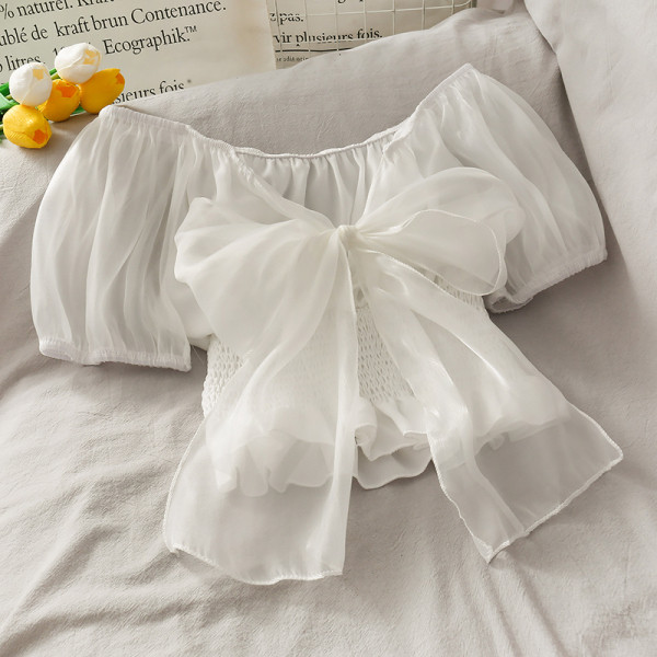 Kaasaegne naiste lühikeste varrukate ja tülli pluus