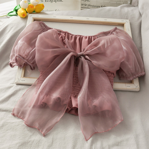 Kaasaegne naiste lühikeste varrukate ja tülli pluus