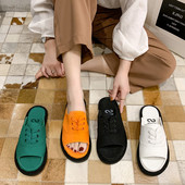 Model nou de papuci de damă cu talpă plată și legături elementare