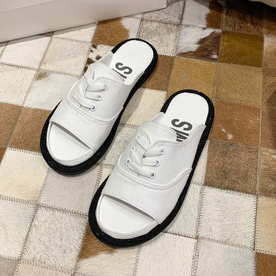 Model nou de papuci de damă cu talpă plată și legături elementare