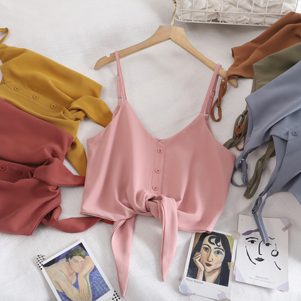 Moodne naiste topp lipsude ja nööpidega