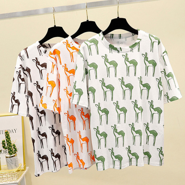 Tricou dama din bumbac cu decolteu oval si model floral cu cerb