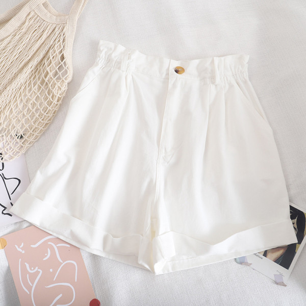 Sieviešu šorti ar elastīgu jostasvietu un pogu