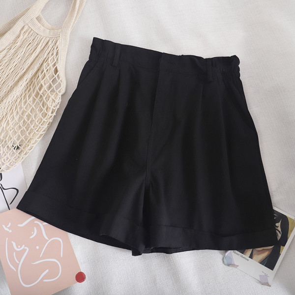 Sieviešu šorti ar elastīgu jostasvietu un pogu