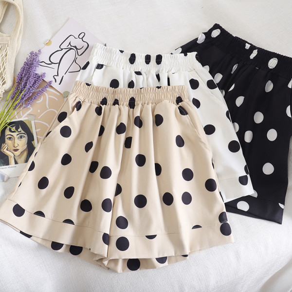 Pantaloni scurți de damă cu buline cu talie elastică