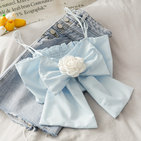 Modern női mellszobor 3D rózsával és szalaggal