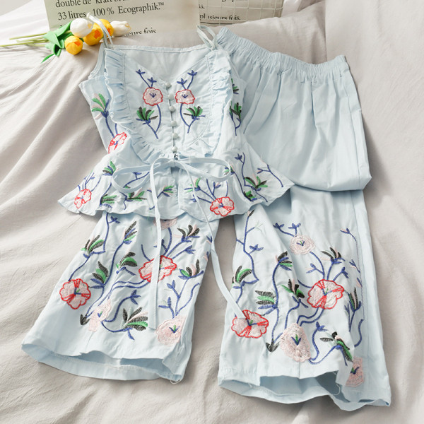 Mūsdienīgs sieviešu bikšu komplekts un tops ar izšuvumu