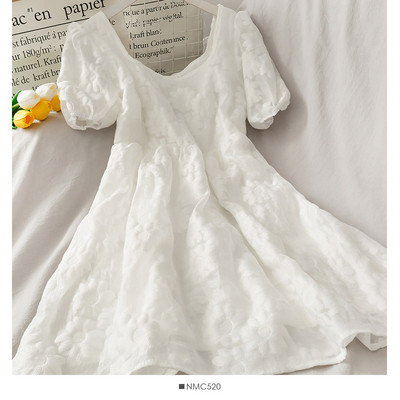 Rochie de damă croită cu mâneci scurte și decolteu oval