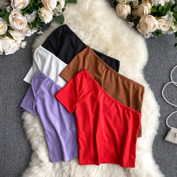 Moderns sieviešu t-krekls ar vienu piedurkni