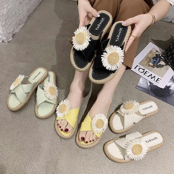 Papuci de damă cu talpă plată și element cu flori