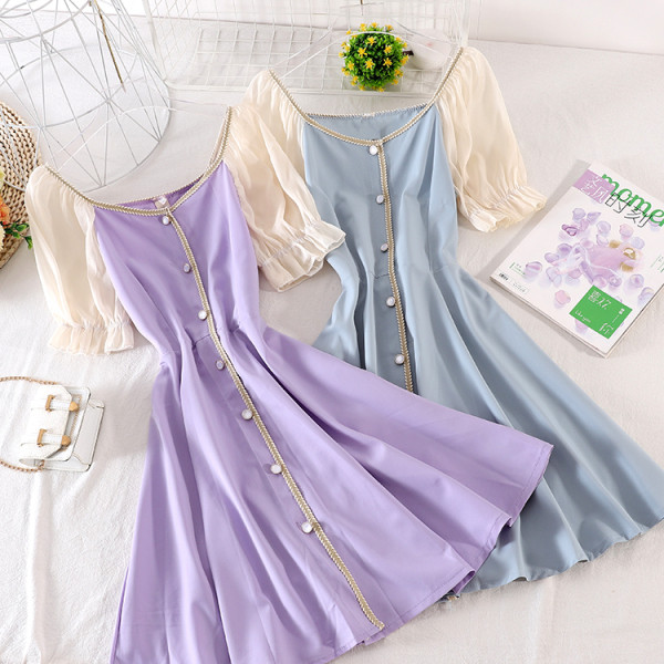 Retro női ruha csónakos nyakkivágással és gombokkal