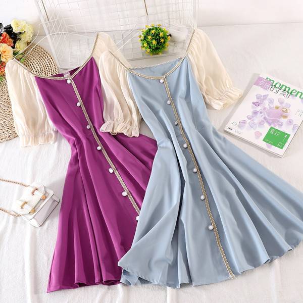 Retro női ruha csónakos nyakkivágással és gombokkal