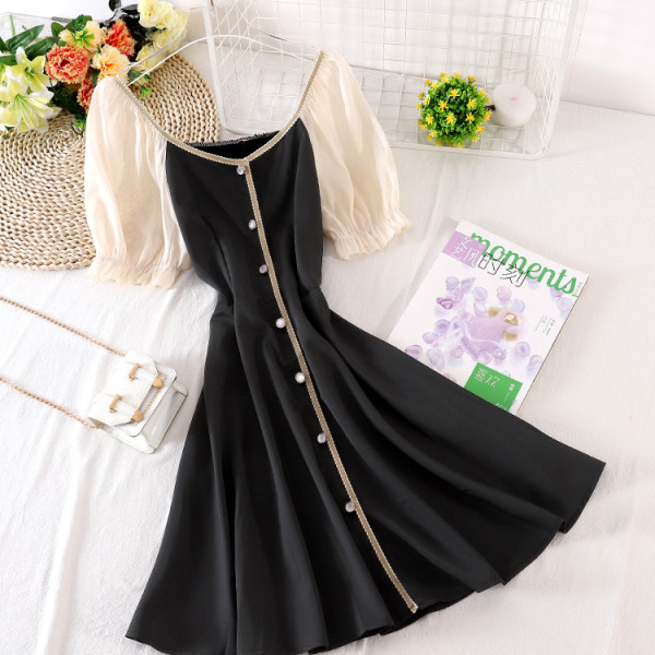 Retro női ruha csónakos nyakkivágással és gombokkal