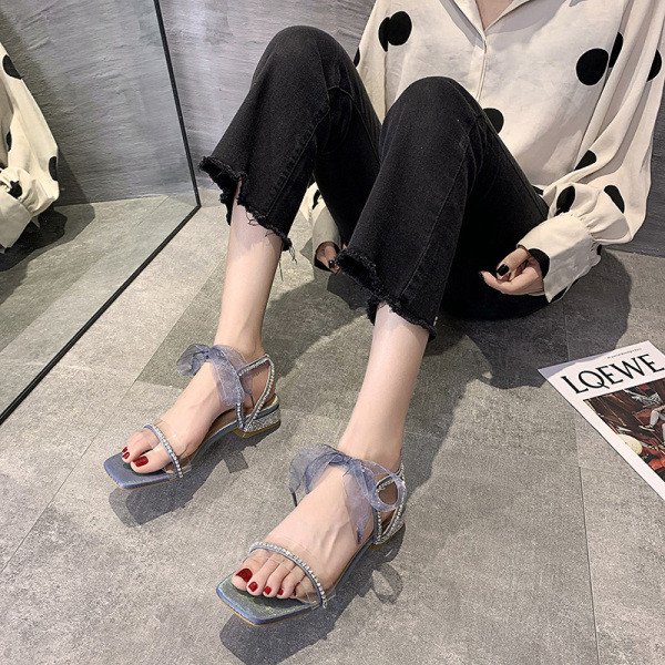 Sandale de dama moderne cu toc jos si patrat