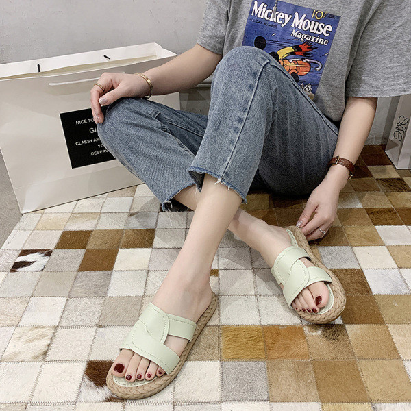 Papuci de dama din piele cu talpa plata