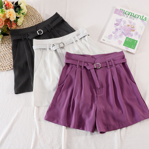 Pantaloni scurti de dama model lat cu talie inalta si curea