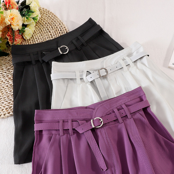 Pantaloni scurti de dama model lat cu talie inalta si curea