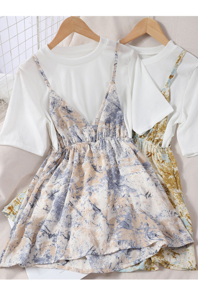 Naiste vabaaja komplekt, mis sisaldab värvilist kleiti ja valget T-särki