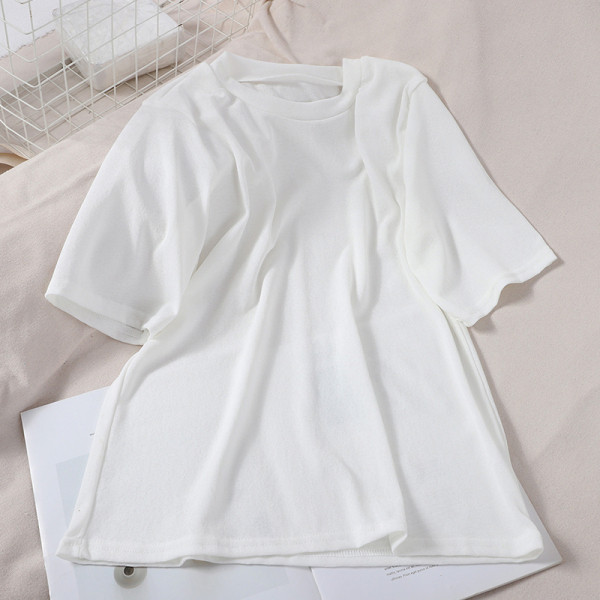 Naiste vabaaja komplekt, mis sisaldab värvilist kleiti ja valget T-särki