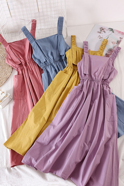 Ikdienas sieviešu kombinezons ar platām lencēm un kabatām