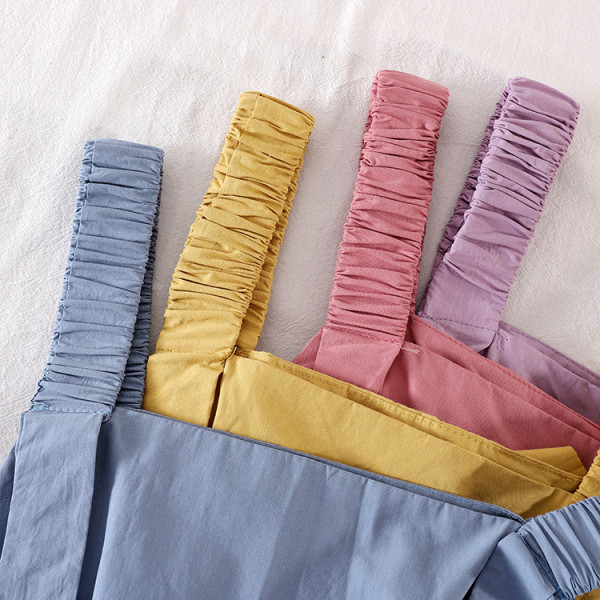 Ikdienas sieviešu kombinezons ar platām lencēm un kabatām