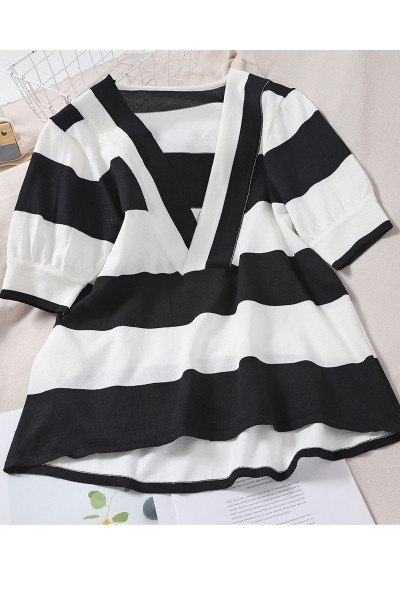 Triibuline naiste lühikeste varrukate ja V-kaelusega pluus