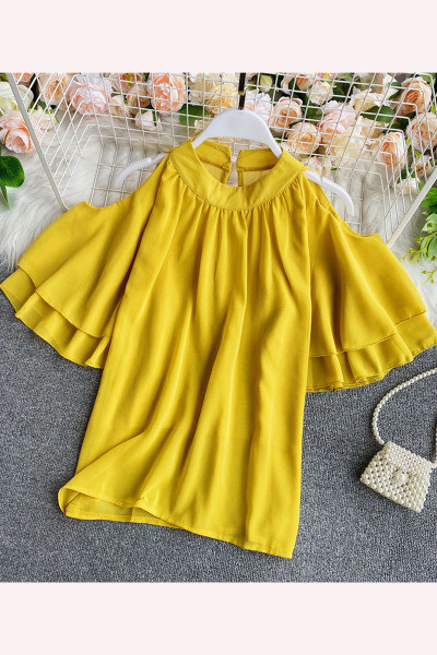 Moodne paljaste õlgade ja laiade varrukatega naiste pluus