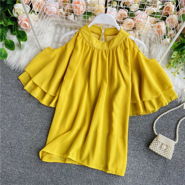 Moodne paljaste õlgade ja laiade varrukatega naiste pluus